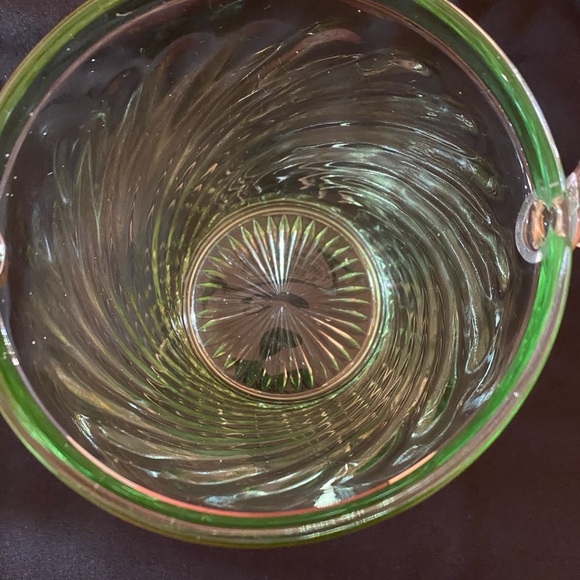 Green Vaseline Swirl Glass bucket - Picture 3 of 7